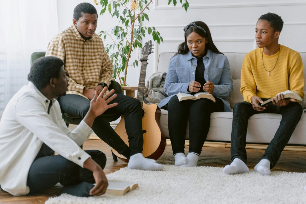 A group of University students having an interactive discussion.